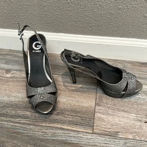 Guess shimmery silver pump heels